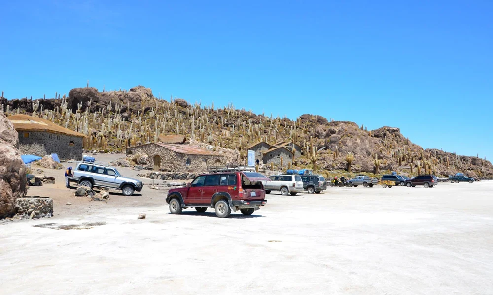 2-Day Uyuni Salt Flats and Altiplanic Lagoons Tour