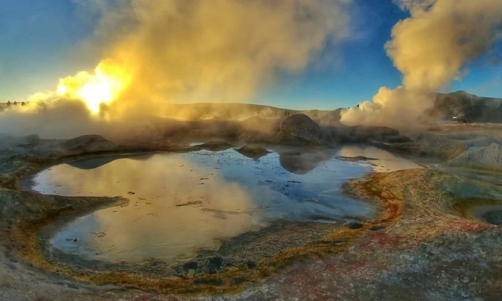2-Day Uyuni Salt Flats and Altiplanic Lagoons Tour