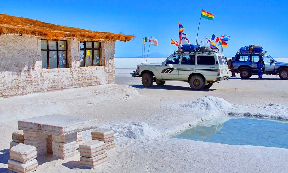 Comunidad de Colchani en Uyuni: Artesanías de Sal, Cultura Andina y Turismo