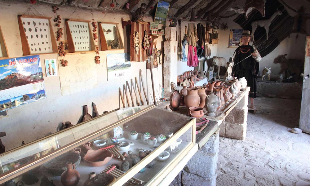 Comunidad de Colchani en Uyuni: Artesanías de Sal, Cultura Andina y Turismo